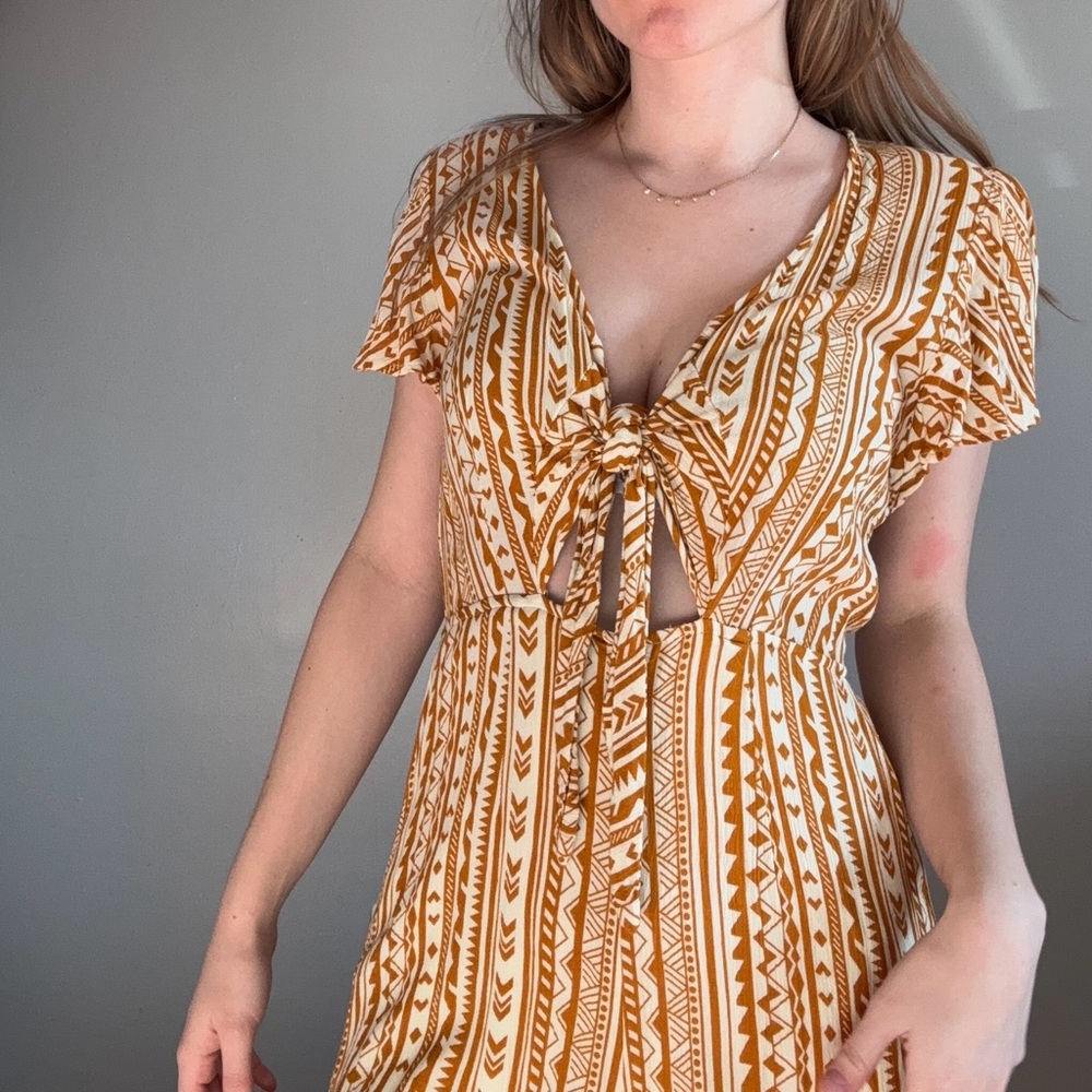 Aztec Patterned Tie-Front Jumpsuit. - Picture 3 of 7